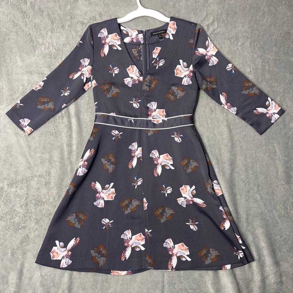 Banana republic women’s 0 gray floral V-neck fit flare sheath dress 3/4 Sleeves